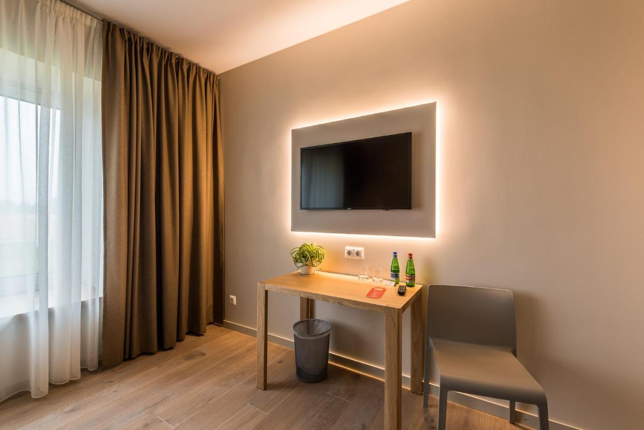 Hotel Mikelis Uzvara Экстерьер фото